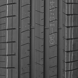 opona osobowa letnia Pirelli P ZERO w rozmiarze 225/35R19 z indeksem nośności 88 i prędkości Y