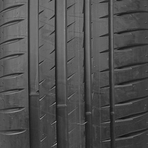 opona samochodowa letnia Michelin PILOT SPORT 4 w rozmiarze 255/35R20 z indeksem nośności 97 i prędkości W