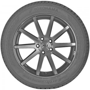 opona zimowa Yokohama BLUEARTH WINTER V905 w rozmiarze 265/40R18 z indeksem nośności 101 i prędkości W - widok z profilu